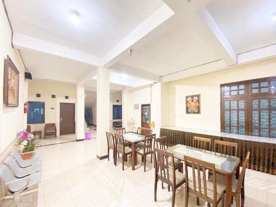 Wisma Kartini Syariah near Alun Alun Sidoarjo RedPartner Hotel in East Java
