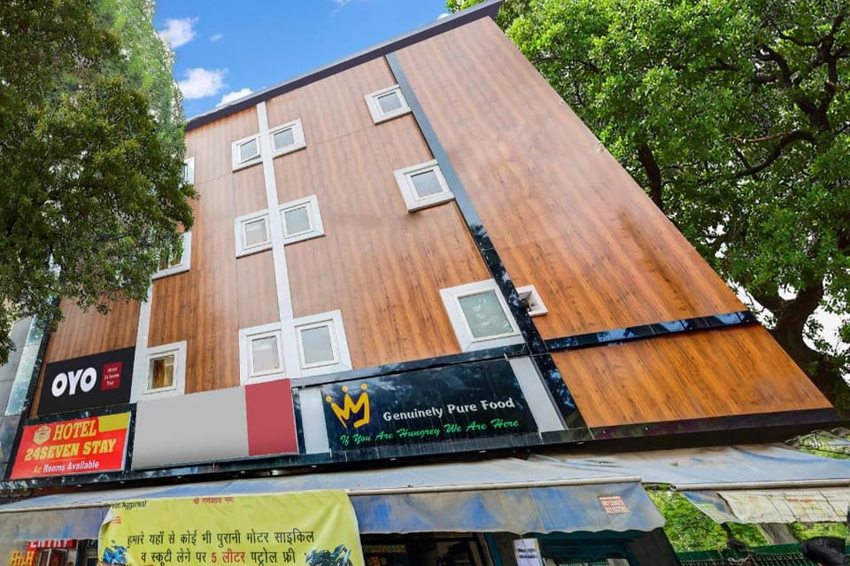 Super Hotel O 24 Seven Stay Hotel in Delhi