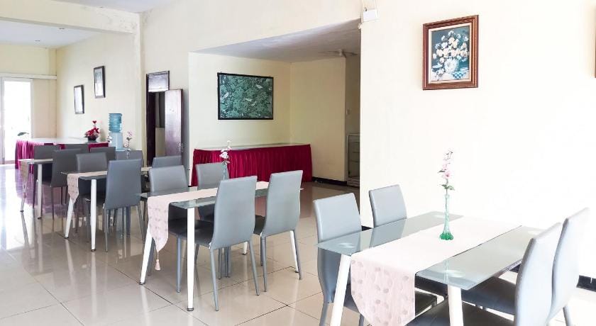 Hotel Palem Sari Syariah Batu RedPartner Hotel in Batu