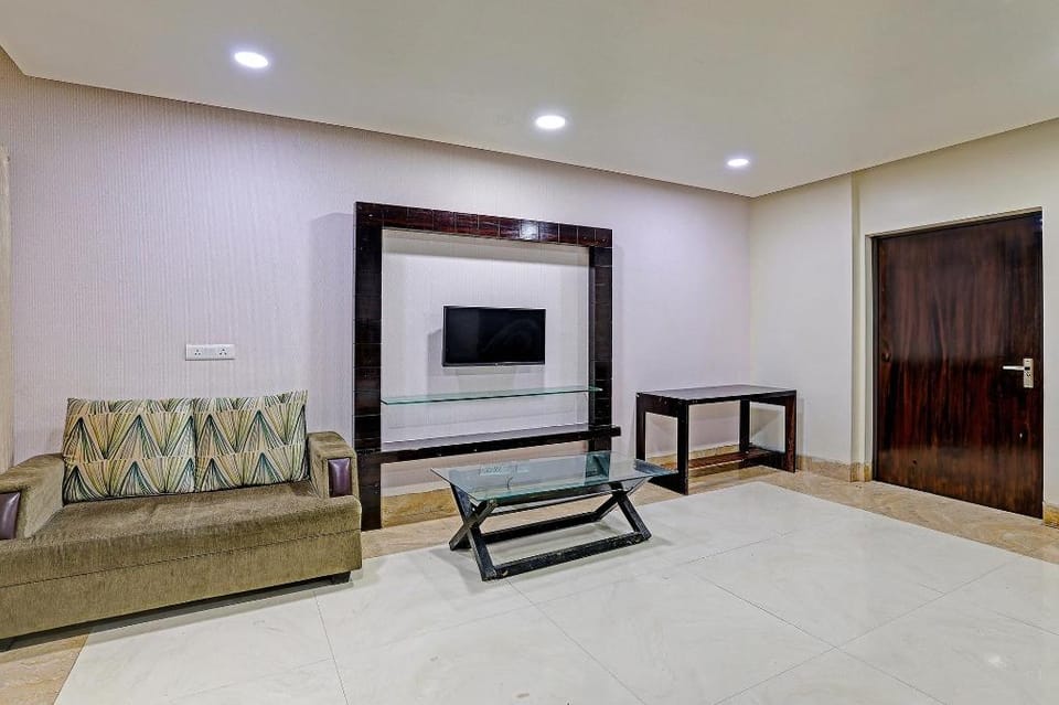 FabHotel The Tuesday Suits Hotel in Noida