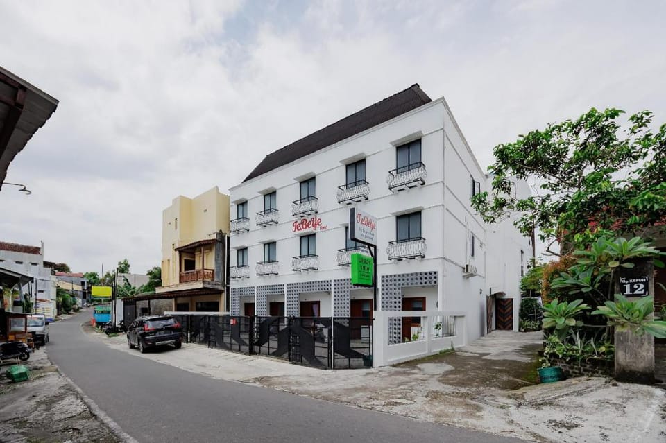 Urbanview TeBeYe Syariah UNS Solo Hotel in Indonesia