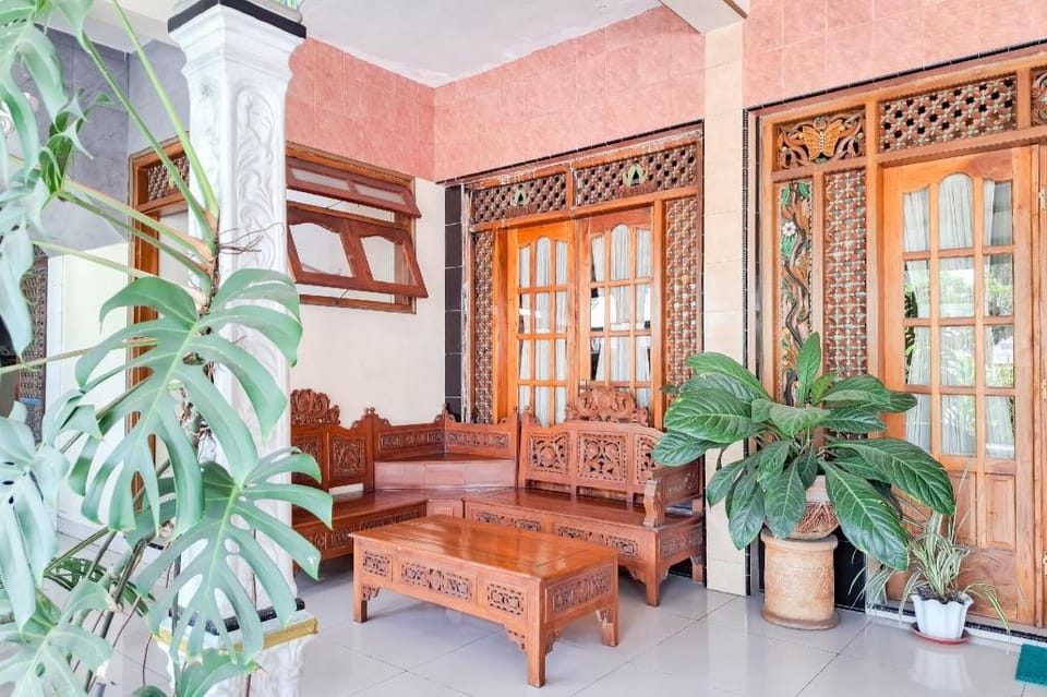 RedDoorz Hotel Tejomoyo Near Bukit Sekipan Tawangmangu Hotel in East Java