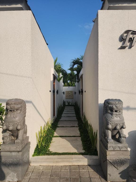 Frelin Villas - 1 BR, 2 BR Luxury Villa Complex Hotel in North Kuta