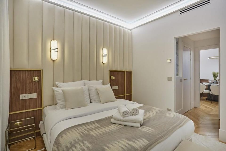 Superb AC Apartment Roosevelt Saint Honoré Apartment in Paris