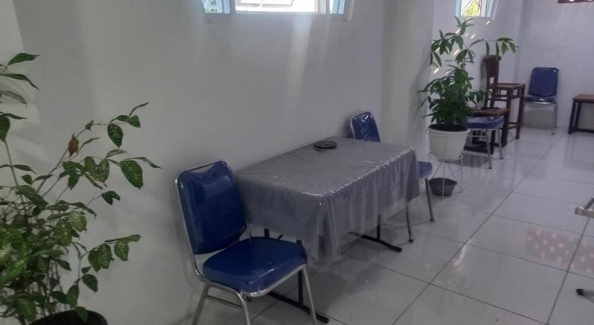 OYO 94771 White House Arafah Syariah Hotel in Indonesia