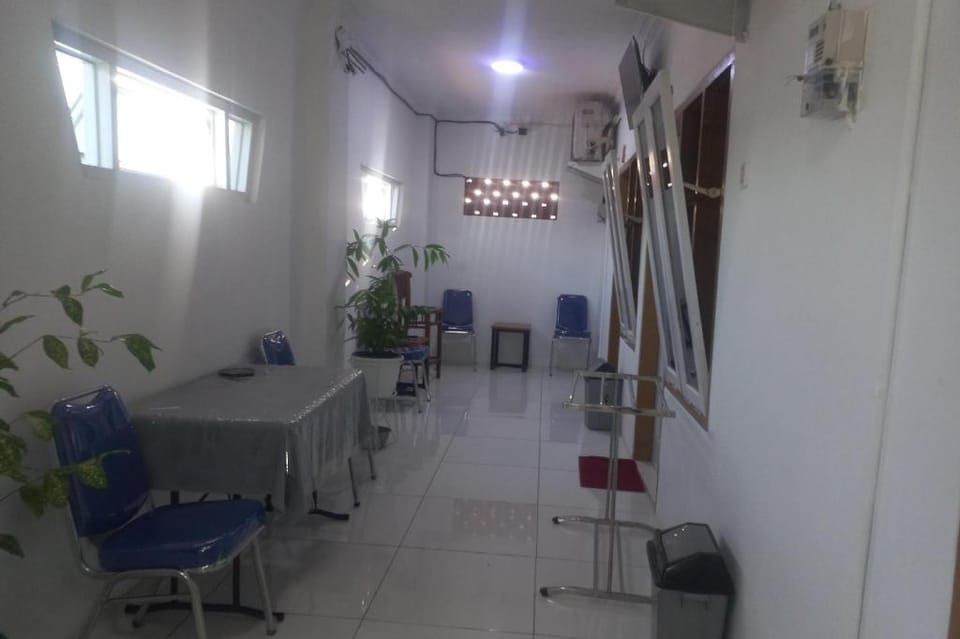 OYO 94771 White House Arafah Syariah Hotel in Indonesia