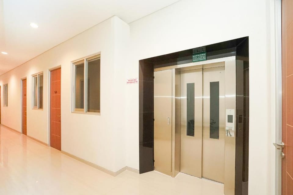 Capital O 614 Graha 8 Syariah Hotel in Surabaya