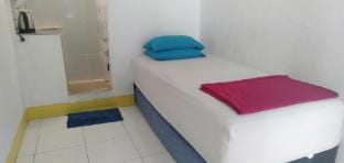 Penginapan Rumah Kuning Syariah Vacation rental in West Java