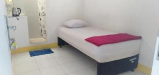 Penginapan Rumah Kuning Syariah Vacation rental in West Java