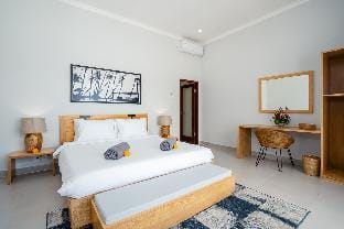 Sleek Villa w/ Spacious Pool Area | 5 Min To Beach Villa in North Kuta