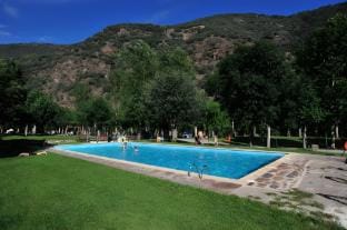 10 Bed Shared Room - Camping next to the river Apartment in Pallars Jussà