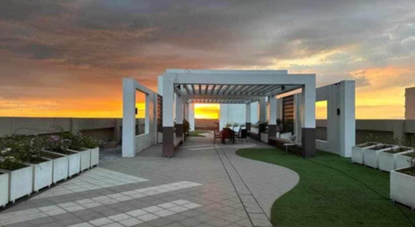 Radiance Manila bay Luxe Lounge Hotel in Pasay