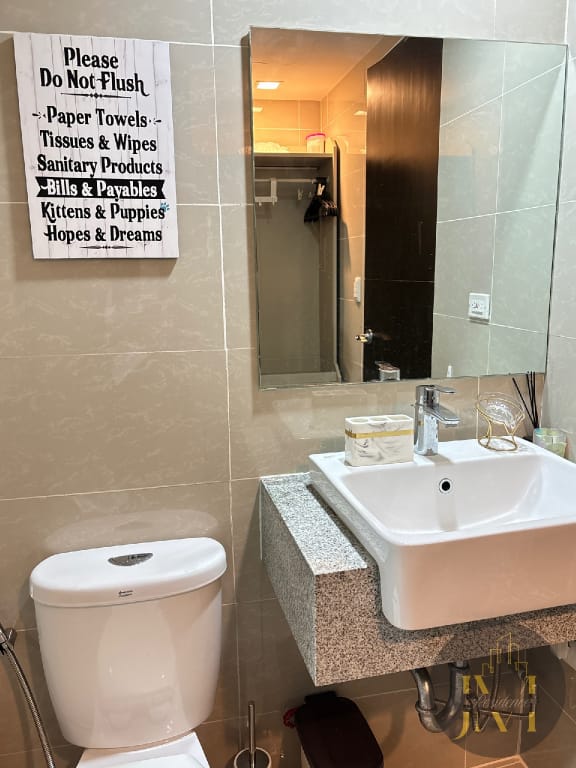 Luxurious & Elegant unit in BGC Uptown Parksuites Hotel in Makati