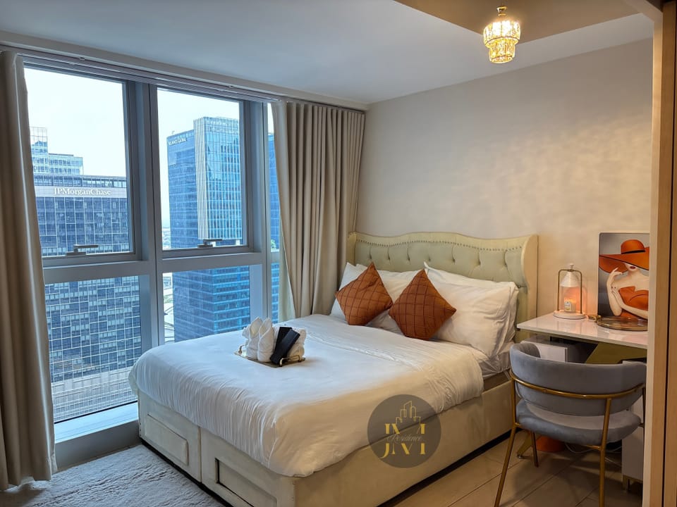 Luxurious & Elegant unit in BGC Uptown Parksuites Hotel in Makati