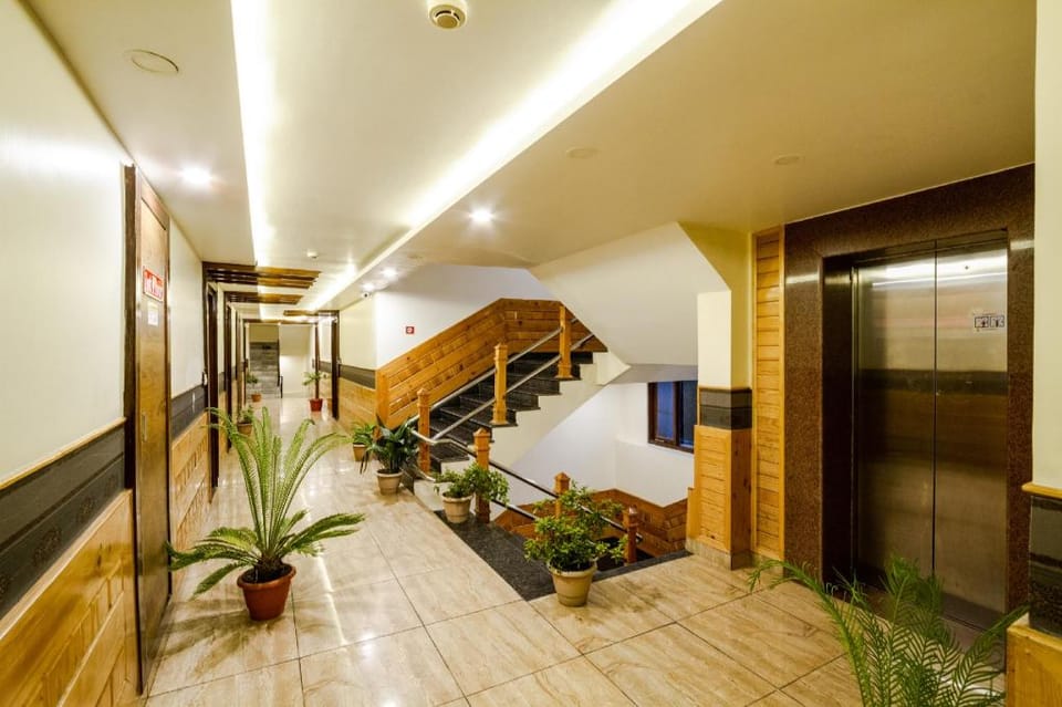 Tribhav Rohtang Heights Resort Hotel in Manali
