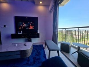 Sky-High Family Suites-swimming pool | KTV | Games Apartment in Penang