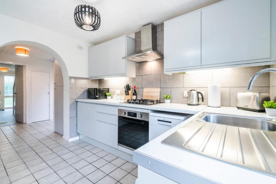 Honeysuckle House 5BR Crawley Vacation rental in Crawley