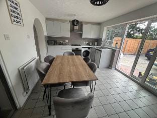 Honeysuckle House 5BR Crawley Vacation rental in Crawley