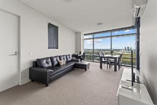 Luxury retreat, Amazing views, Walk to Stadium Vacation rental in Lidcombe
