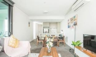 Sky-High Luxury Retreat with Breathtaking View Vacation rental in Sydney