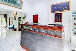 OYO 94691 Nelvi Guest House Hotel in Padang
