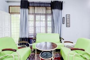 OYO 94691 Nelvi Guest House Hotel in Padang