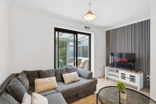 Two  BR Tamebridge & Bescot Train Stn M5/M6-J9 &J7 Vacation rental in Walsall