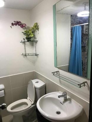 A Venue Residences 2013 Apartment in Makati