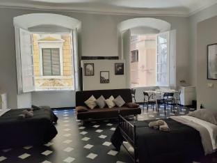 Rooms Ponte Calvi Apartment in Genoa