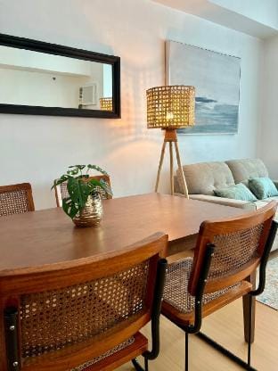 Charming 2-BR Condo in BGC Apartment in Makati