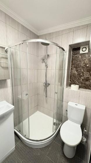Luxurious West London Retreat With Hot Tubs  Easy Access to Central London Vacation rental in Southall