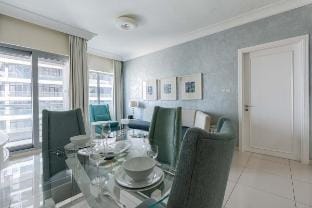 Close to Dubai Mall, Fully Furnished 1BR -Downtown Vacation rental in Dubai