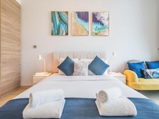 Studio Apt, Panoramic Sea Views, Near JBR Beach Vacation rental in Dubai