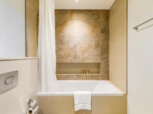 City Skyline View, 1BR Luxury, Access - Dubai Mall Vacation rental in Dubai