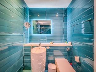 Sleek 2BR High-Rise Stay in Vibrant Dubai Marina Vacation rental in Dubai