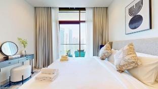 Stylish 1BR | Canal & Burj View | Business Bay Vacation rental in Dubai