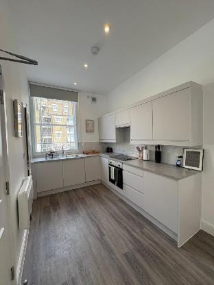 Luxury Studio - in Queensway - 1Min from Hyde Park Vacation rental in City of Westminster