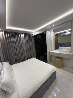 Stylish 1BR • Smart TV • Coffee Bar • Free Parking Vacation rental in Riyadh