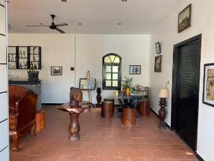 Private Holiday Villa with Pool, 5 Full Bedrooms Villa in Krong Siem Reap