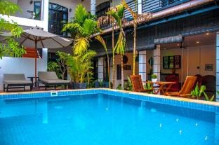 Private Home with Pool, 5 Full Equipped Bedrooms Villa in Krong Siem Reap