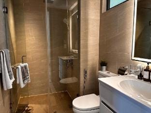 Luxury Skyline Apartment in Colombo | Trizen Pool & Gym And Lotus Tower view. Apartment in Colombo