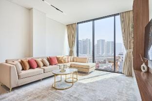Luxury and Spacious 2BR with Private Jacuzzi! Vacation rental in Dubai