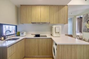 Lyra by ALV, 2BR Luxury Designer Suite Apartment in George Town