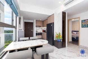 Premium 2BRs Apt, Free Gym&Pool,1.5km from airport Vacation rental in Ho Chi Minh City