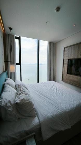 Alacarte Ha Long Apartment 2 sleeps sea view Apartment in Laos