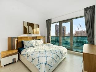 Luxury 2BR Near Burj Khalifa w/ Pool & Canal Views Vacation rental in Dubai