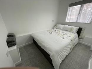 Modern Double Bed Apartment in Milton Keynes Apartment in Aylesbury Vale