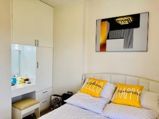 Studio with Mountain View, 300Mbps Wifi, Netflix Apartment in Bacolod