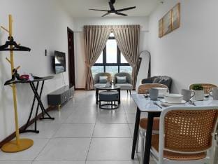 Near Airport|Sunset|High Floor|FreeParking|2BR5Pax Apartment in Kota Kinabalu