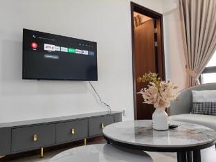 Near Airport|Sunset|High Floor|FreeParking|2BR5Pax Apartment in Kota Kinabalu